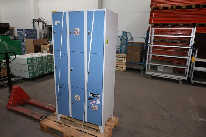1 x Schließfachschrank Maße: 90 x 50 x 185 cm